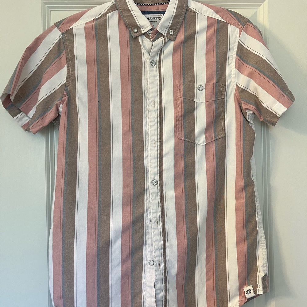 Men’s small stripe spring shirt sleeve button down